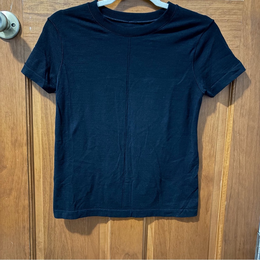 Athleta women’s short sleeve tshirt